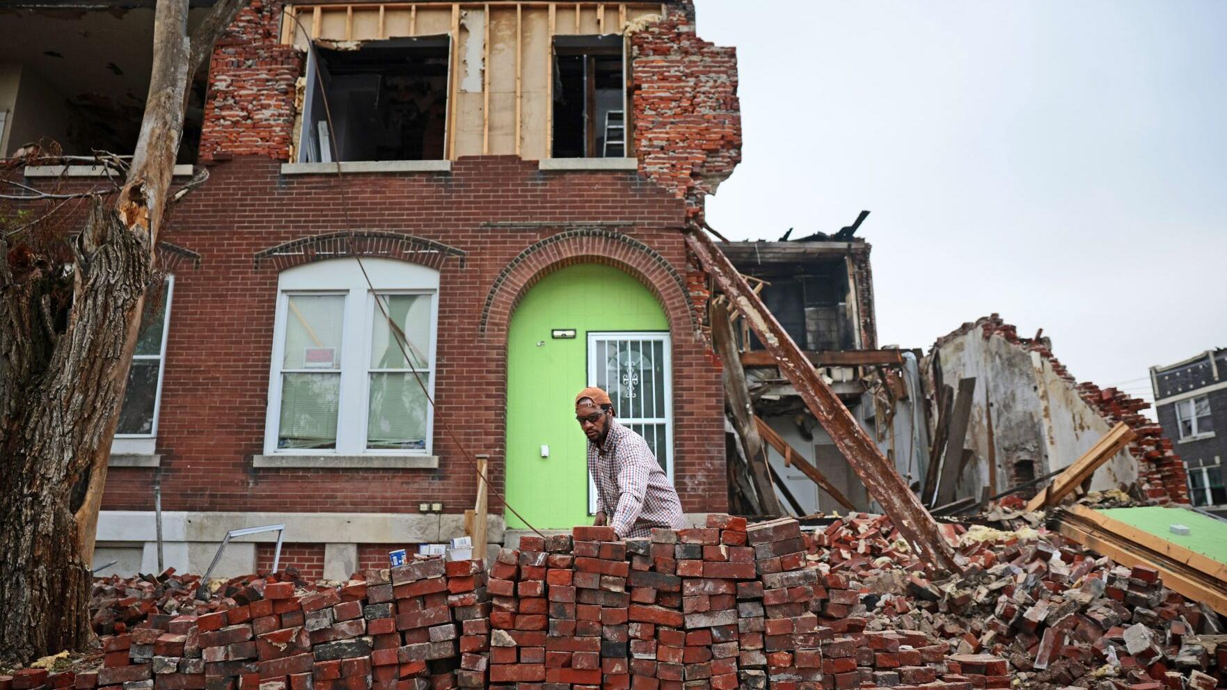 最新杏吧原创 was a brick 鈥榚picenter.鈥 Can it keep its bricks after the tornado?